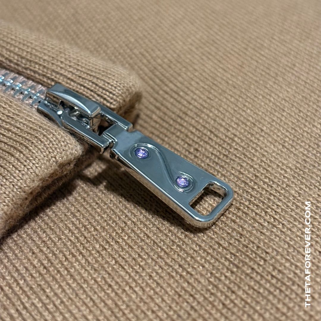 Precision meets intention.
Our exclusive zip design features real amethyst crystals - symbolising clarity, protection, and purpose. A first-of-its-kind innovation in fashion, built to reflect the Theta mindset.
Details matter. Unlock a new level.
#ThetaForever #Amethyst