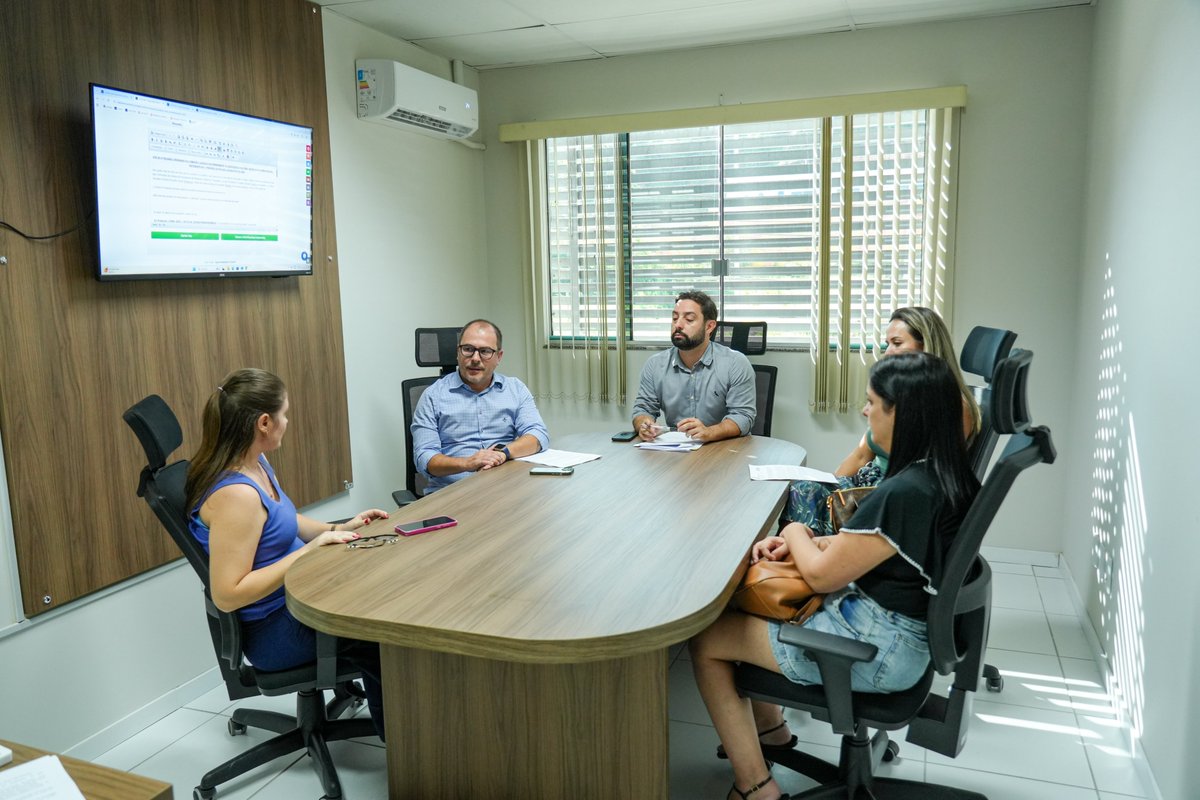 A Comissão de Educação e Cultura, Saúde e Assistência Social da Câmara de BC recebeu, nesta tarde, representantes dos profissionais de fonoaudiologia e psicologia que atuam nas unidades do Ensino Fundamental da rede municipal de Educação.

Saiba mais: balneariocamboriu.sc.leg.br/imprensa/notic…