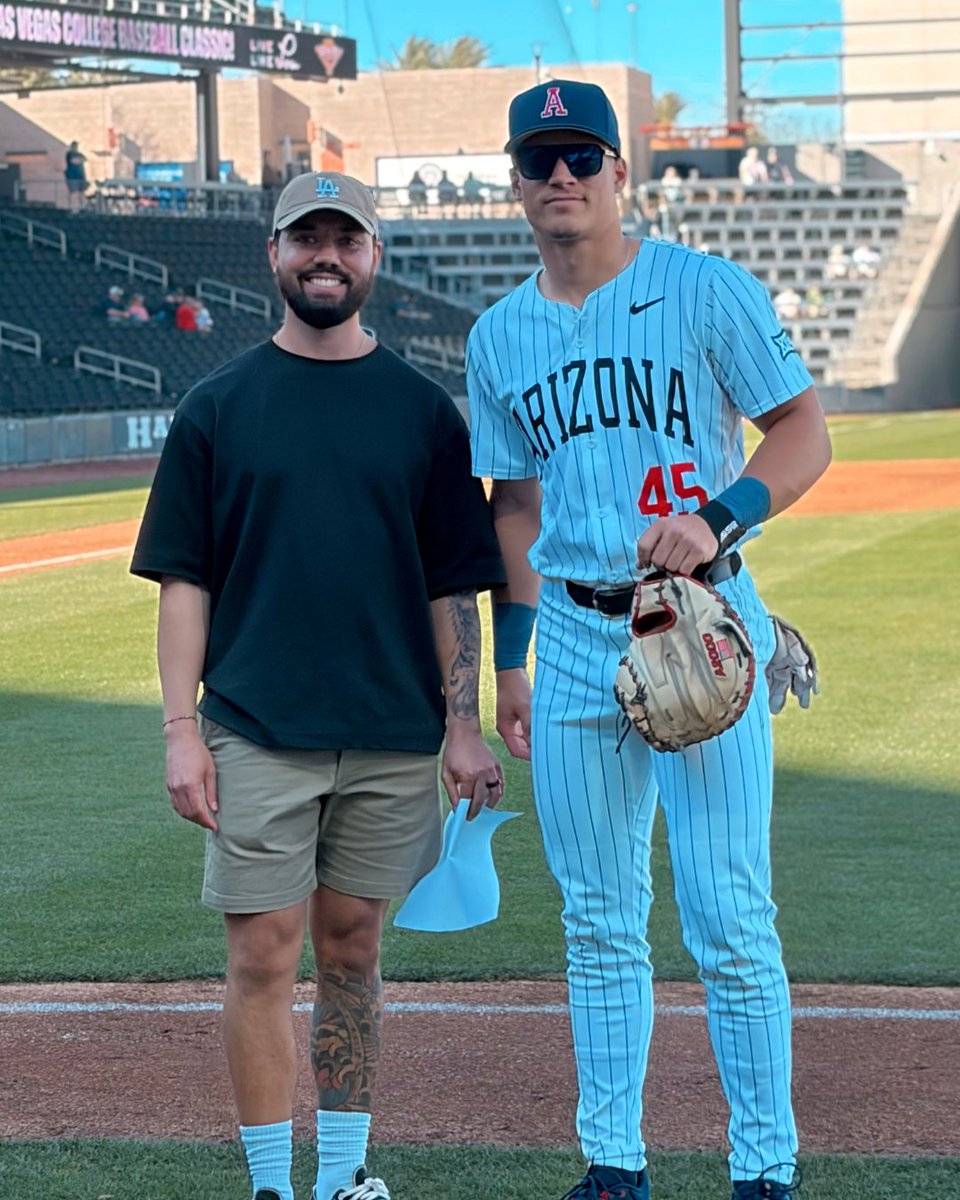 LiveLikeLou4's tweet photo. Final day | @LLL_LasVegasCBC 💙⚾️

We were honored to present two $444 Quality-of-Life grants to John &amp; Melody, two individuals courageously living with ALS.

Congratulations to England Bryan, our Fan Choice Community Impact Player, who raised  $9,700 for LLL. https://t.co/gyjAKjs25f