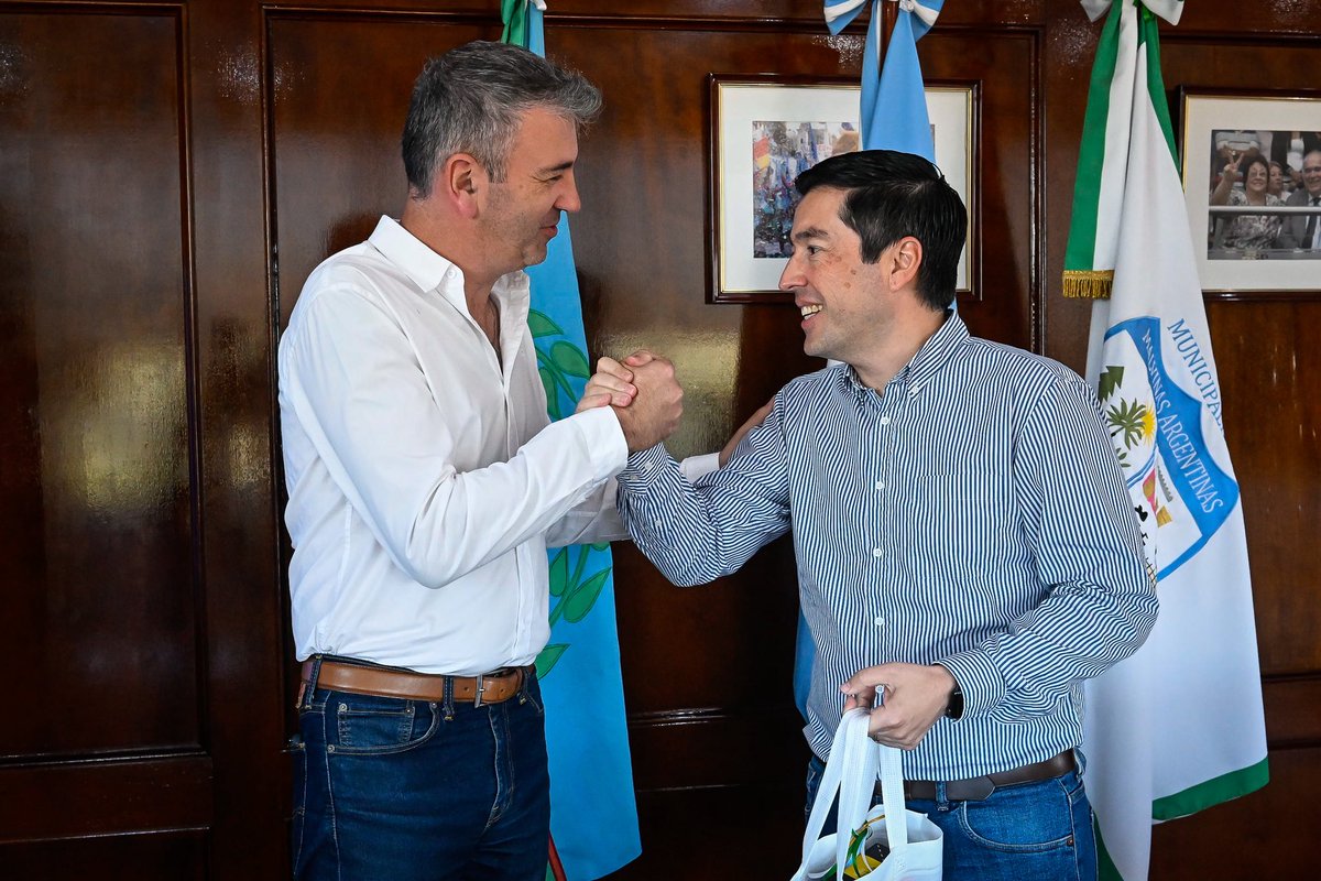 Nardini_Leo's tweet photo. La política tiene sentido cuando sirve para acercar soluciones y generar oportunidades 🤝

Por eso firmamos un convenio de cooperación con el intendente de La Falda (Córdoba), Javier Dieminger, para trabajar juntos en áreas clave como innovación, educación, cultura, producción y desarrollo local.  

Más allá de las banderas partidarias, creemos en una gestión que construya puentes, comparta experiencias y genere mejores oportunidades para nuestras comunidades.

Cuando el objetivo es mejorarle la vida a la gente, el camino siempre es el trabajo conjunto y el diálogo para construir una Argentina diferente 🇦🇷.