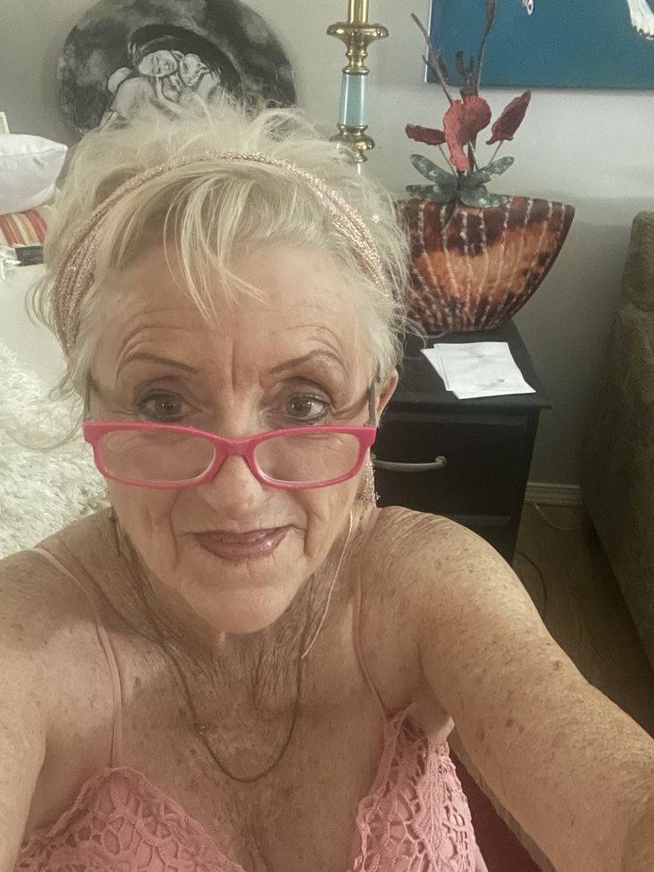 Emil & Milly Graham de Vanily tweet media