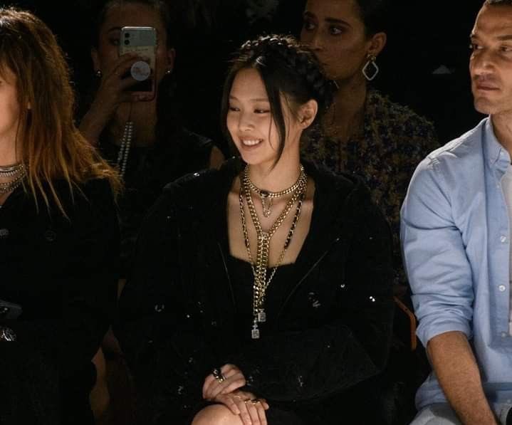 JENNIE Charts tweet media