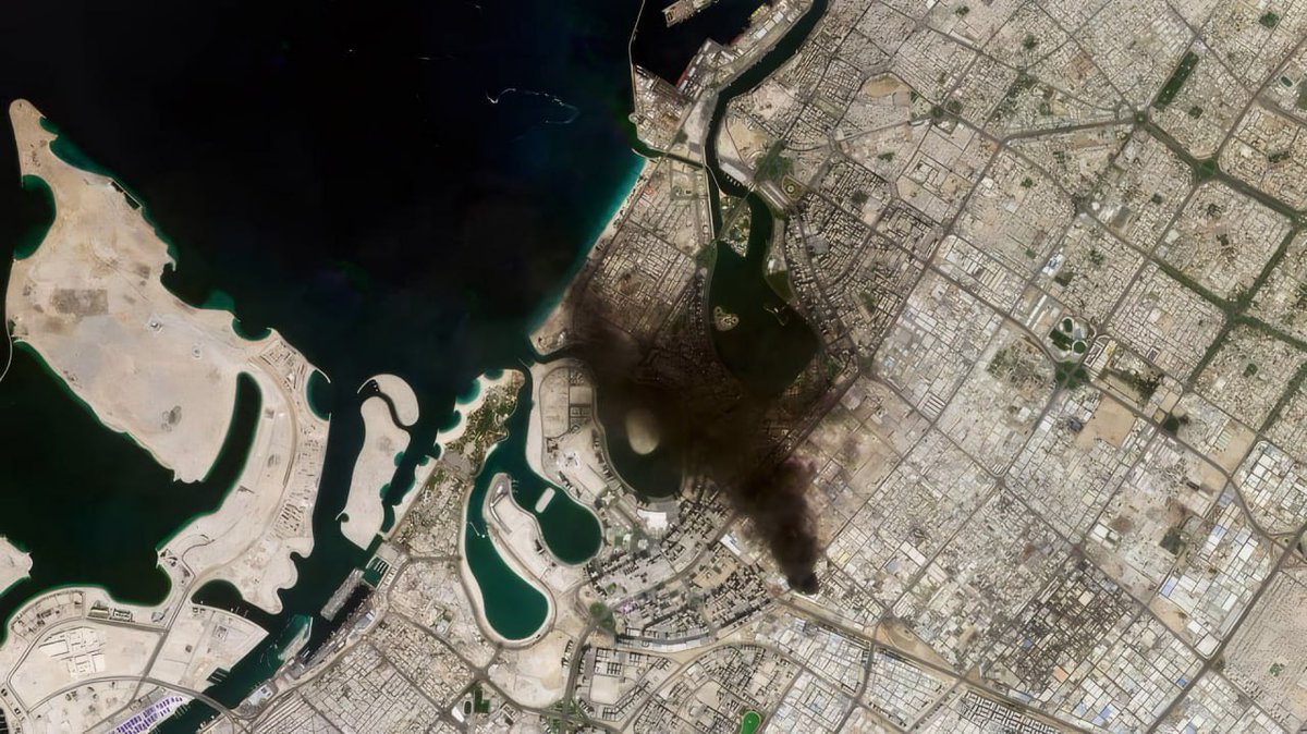 🇮🇷🔥 For several days in a row, Iran has been deliberately destroying Amazon data centers, - Reuters

▪️On March 1, Iran strikes an AWS data center in Dubai. Servers suffer direct hits, causing fires and power outages.

▪️On March 2-3, drones strike data centers in Bahrain and
