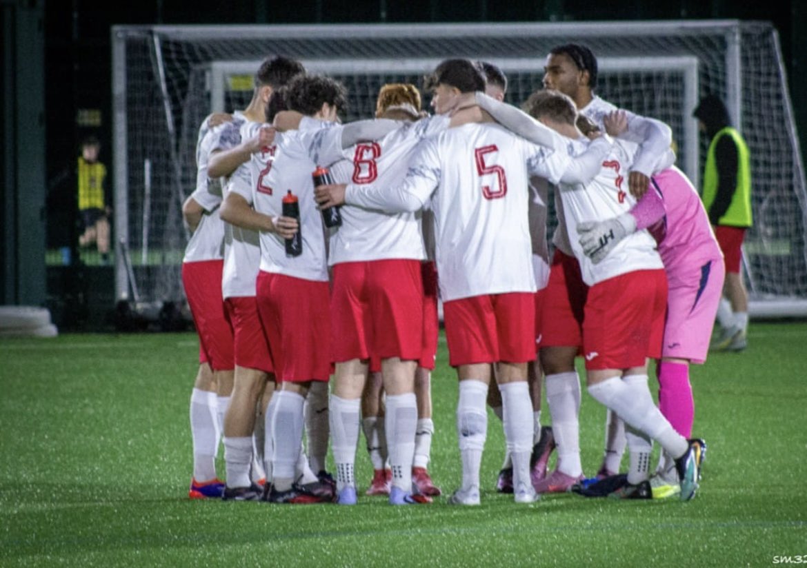 bencassady4's tweet photo. Some group 🔴⚫️ https://t.co/QSfiVYXcSe