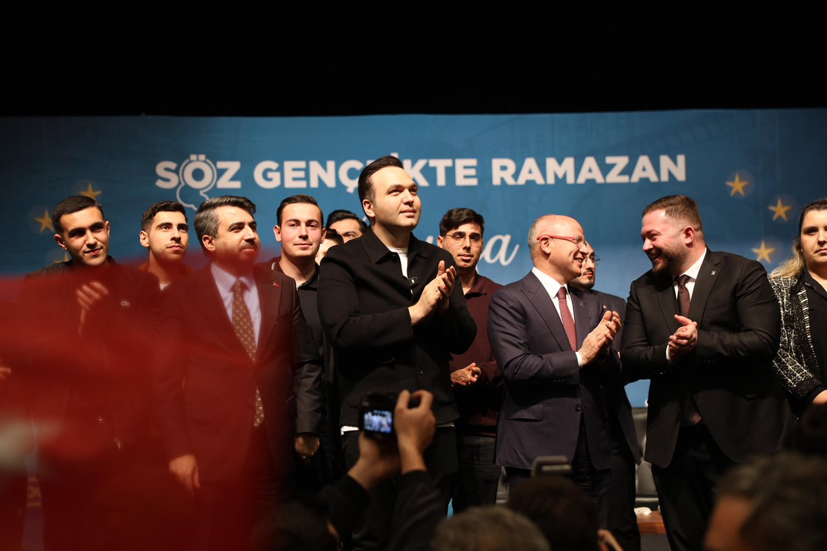 📍“Söz Gençlikte Ramazan” Bursa🙋🏻‍♂️

Günün ikinci durağında Bursa’mızın gençleriyle bir araya geldik.

Düşünceleriyle, hayalleriyle ve tüm gücüyle; GENÇLİK işte burada!🚀

<a href="/davutgurkan/">Davut Gürkan</a>
