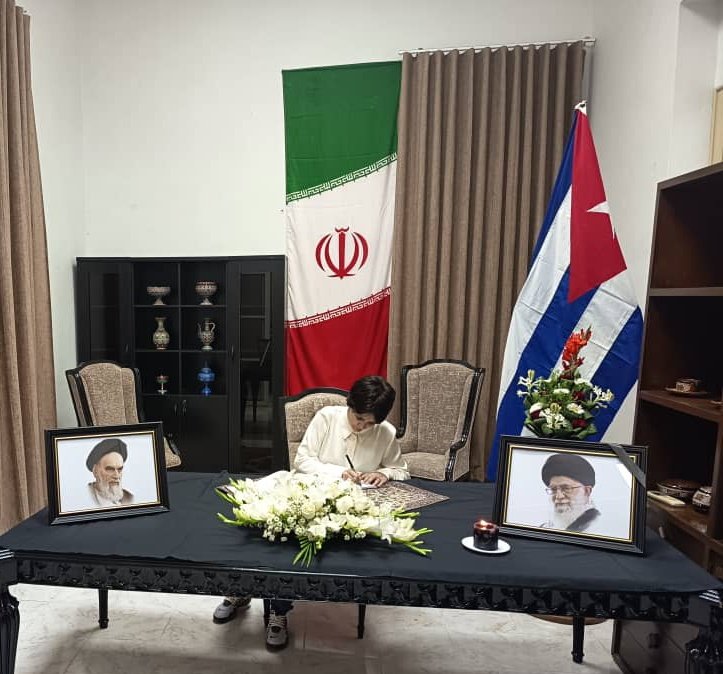 Libro de condolencias por los asesinatos del sionismo y el imperialismo contra el pueblo persa; Embajada de Irán en Cuba.

La lucha de Irán es la lucha de los pueblos libres y soberanos. Abajo el imperialismo norteamericano.
🙏🏻