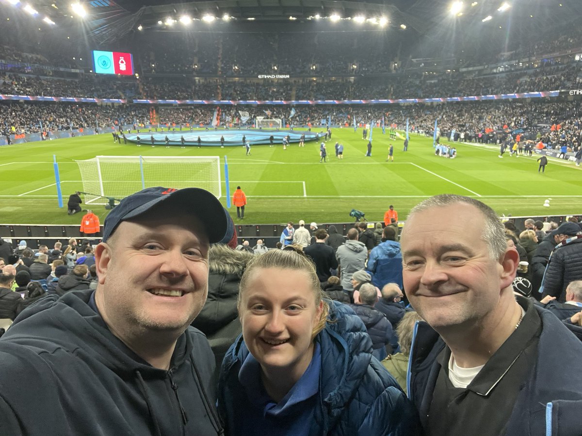 craigburn27's tweet photo. This evening it is a trip over to Manchester. I’m with GB & Alan for:
⚽️ Man City 🆚 Nottingham Forest
🏟️ Etihad Stadium
🏆 Premier League
🔢 Game 85 of 2025/26
#Groundhopping | #Matchopping https://t.co/8yIfcTv3e2