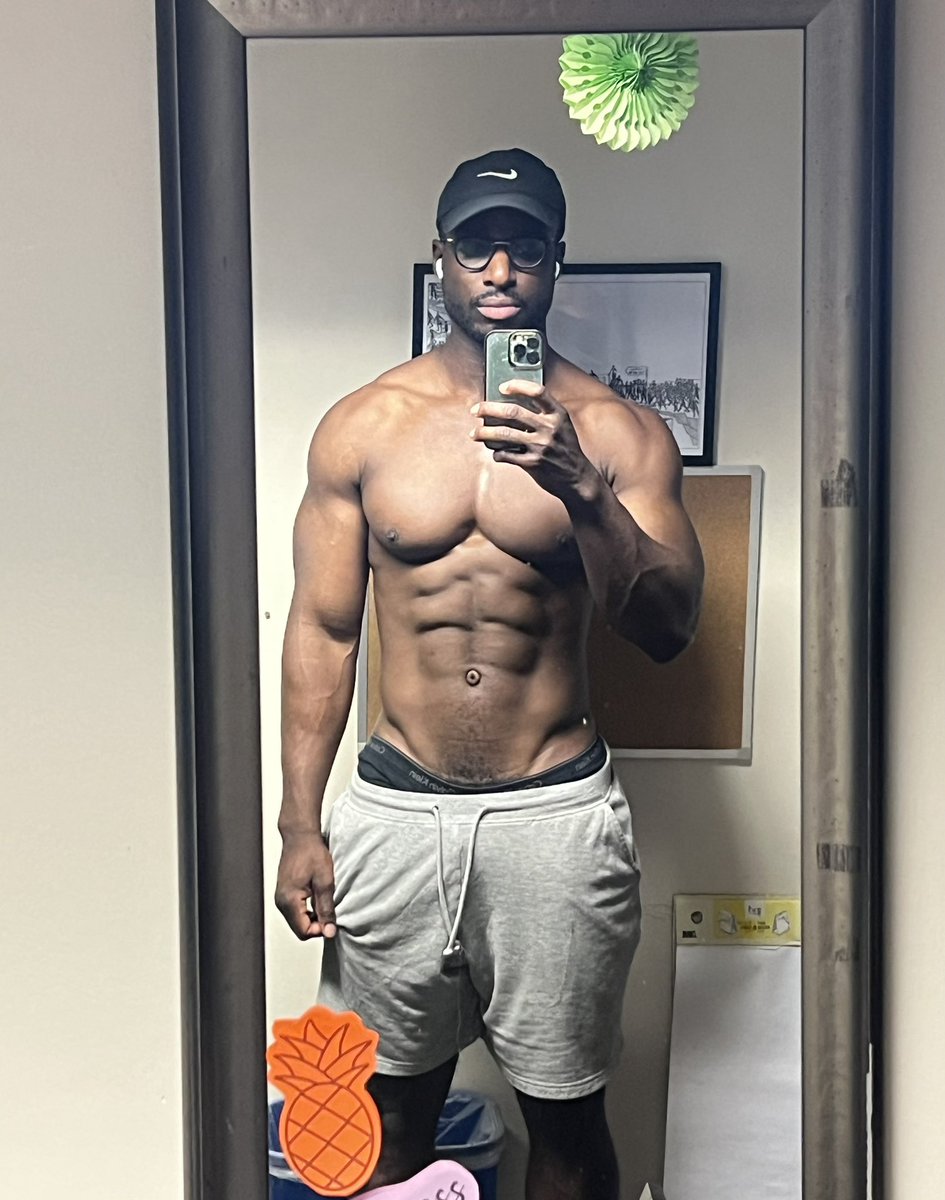 Hot Nerdy Gym Bae tweet media