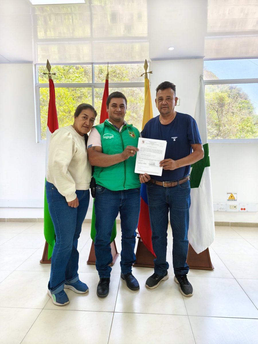 LASALINACAS's tweet photo. 📌 La Administración Municipal de La Salina, oficializó la posesión del nuevo Director de la Unidad de Servicios Públicos, Ingeniero Gilberto Alarcón, quien asume este cargo en un momento clave para el fortalecimiento de la gestión operativa del municipio.

#uspm #Posesión https://t.co/pbDDJFxYVS