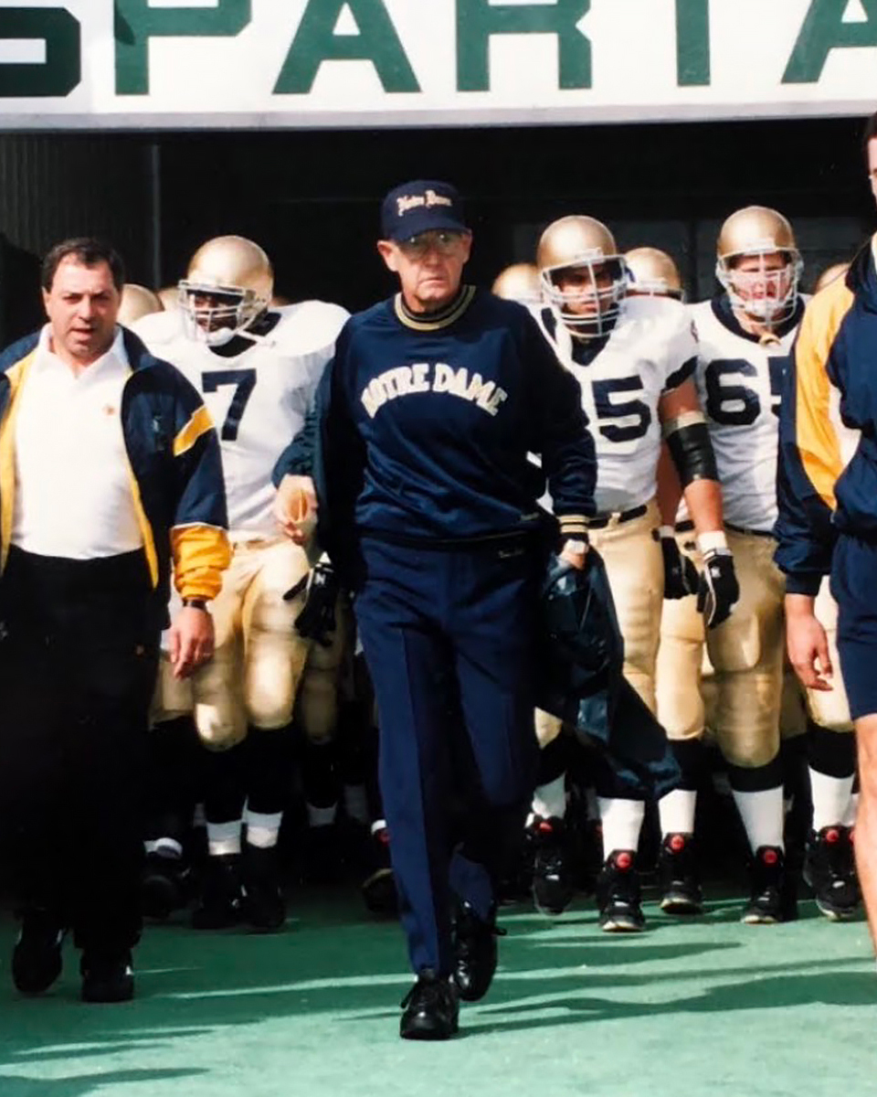 Photo Gallery | Lou Holtz Throughout the Years

<a href="/ISDimagesRick/">Rick Kimball</a> shares some great memories of Holtz during his time at Notre Dame. 

irishsportsdaily.com/s/26990/photo-…