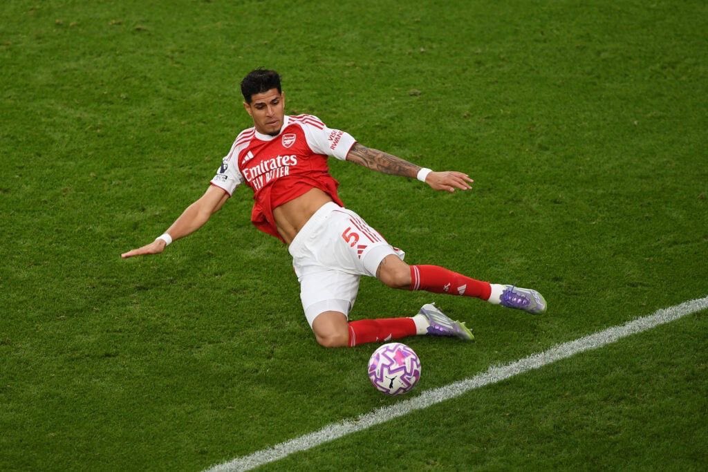 Lo de Gabriel es sostenido, es uno de los mejores defensores del mundo. No hay duda. Lo de hoy de Piero es grandioso, fenomenal. Refuerzo de lujo. Un triunfo que puede darnos la liga, locura el epílogo del partido del city, el arbitro quería jugar hasta que ganaran y casi.