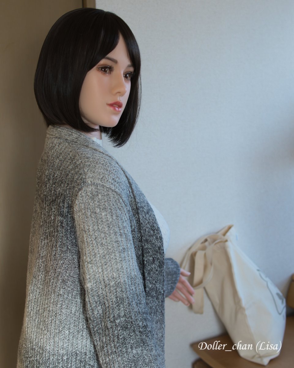 帰宅後の解放感が好き】3/10 机の上の空いたスペースに荷物を置いて