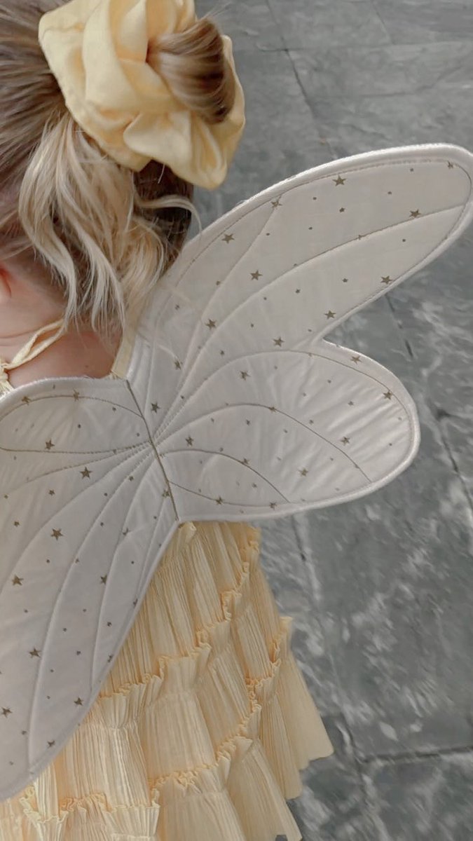 𝐛𝐨𝐧𝐧𝐞𝐭, 𝐞𝐮𝐝𝐨𝐫𝐚. 𝜗𝜚 tweet media