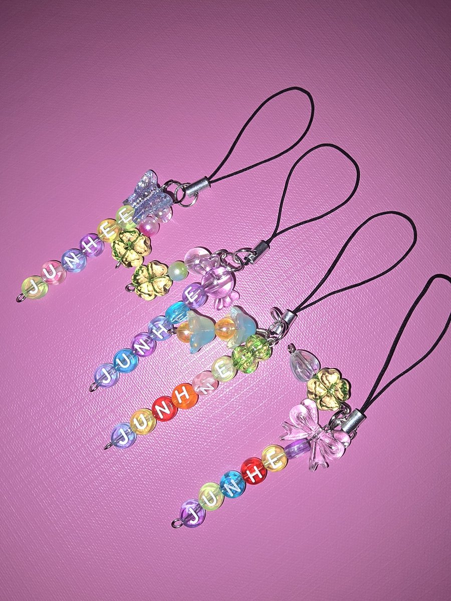 ThebeMck's tweet photo. I've been making some phone charms to give out at Junhees concert in London #junhee #JUNHEEinLondon #parkjunhee https://t.co/sJLJEWOYnt