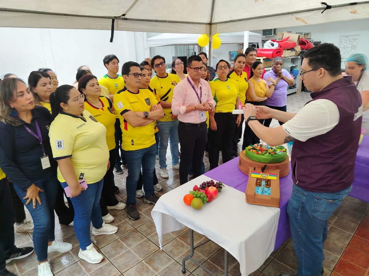 Salud_Guayas's tweet photo. #ElNuevoEcuador I Director del #Distrito09D01 de @Salud_Ec, @DrMauricioGonz2, participa en evento por recordarse el "Día Mundial de la Obesidad", donde se realizaron sensibilizaciones sobre hábitos saludables y actividad física para lograr su prevención y control. https://t.co/pl6g8aawhv