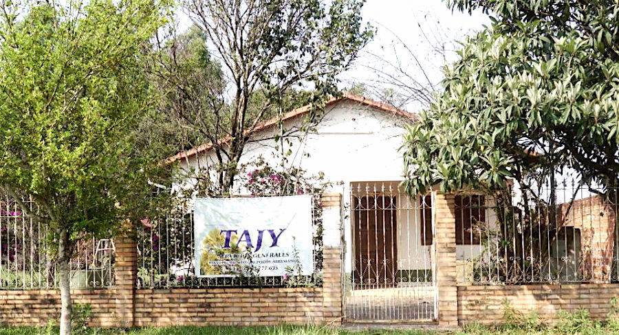 RossanaEs's tweet photo. Tajy es una firma de maletín a nombre del tío d la ex de Miguel Prieto, Vanessa (Vanemi) Florentín creada para facturar con pozos artesianos a la muni de CDE en pandemia, utilizando a comisiones vecinales. En próspero negocio hicieron figurar venta d miles de kilos d víveres... https://t.co/hWpEoPpOwQ