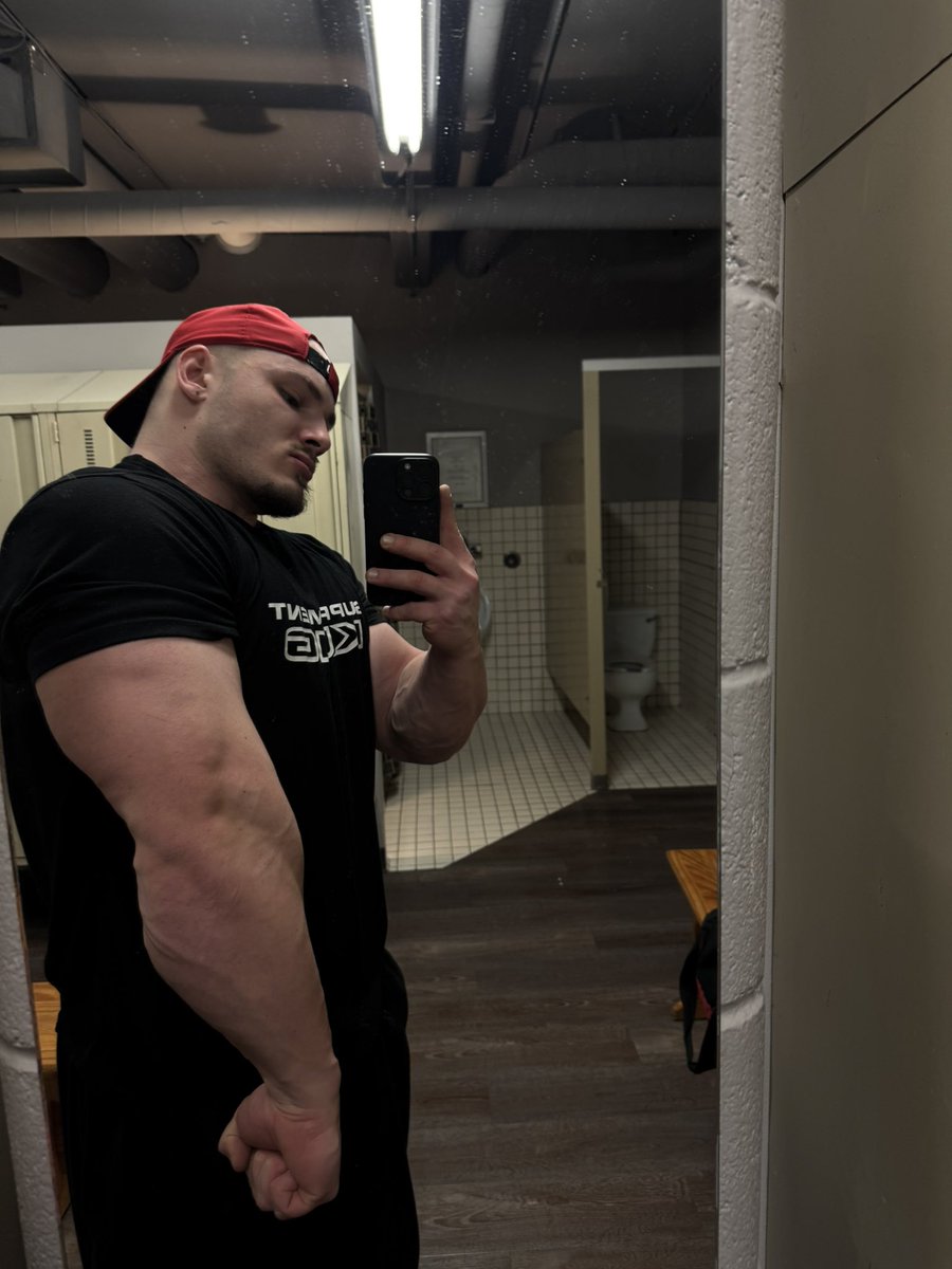 BICEP GOD DAN💪👑 tweet media