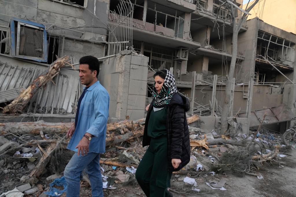 Irandiasporaa's tweet image. ‘Nobody wants a forever war’: NWI experts react to the U.S. attack on Iran - Chicago Tribune dlvr.it/TRJ6z5 #Iran #USAttack #ForeverWar #NWIExperts #MiddleEast