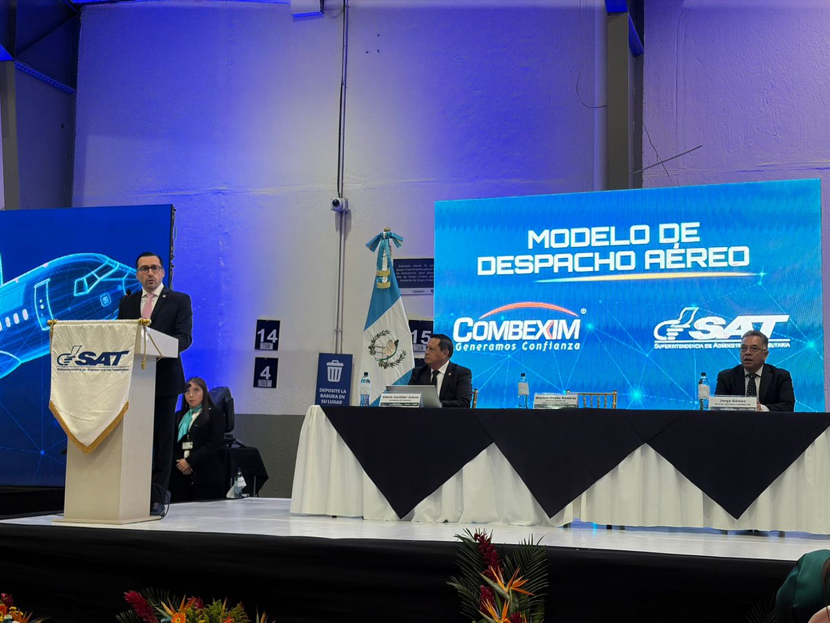 AmChamGT's tweet photo. Felicitamos a la @SATGT  y a nuestra empresa socia @COMBEXIM por el lanzamiento del Nuevo Modelo de Despacho Aéreo.

Este avance marca un antes y un después en la gestión aduanera del país, al consolidar un sistema donde la información se anticipa a la mercancía y el despacho se sustenta en datos, trazabilidad en tiempo real y criterios objetivos para la gestión del riesgo.

La interoperabilidad entre entidades del Estado, la digitalización operativa y la alineación con estándares internacionales de seguridad y eficiencia fortalecen nuestra infraestructura aeroportuaria y elevan la competitividad de Guatemala en el comercio global.

Reconocemos este esfuerzo conjunto que nos acerca a una aduana más moderna, transparente y digital.

@wovalle07