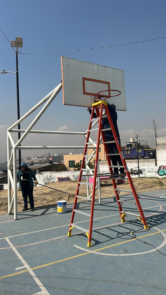 Juliusjg76's tweet photo. Todo el agradecimiento a #PepeJiménez de la subdirección de parques y jardines, por el apoyo para la realización del mntto de los juegos y canchas de basquet del parque ubicado en la col. Villa Jardín. 
#SigamosAvanzando
@GobAtizapan
@Pedro_RVillegas https://t.co/K0iZeC8u7Y
