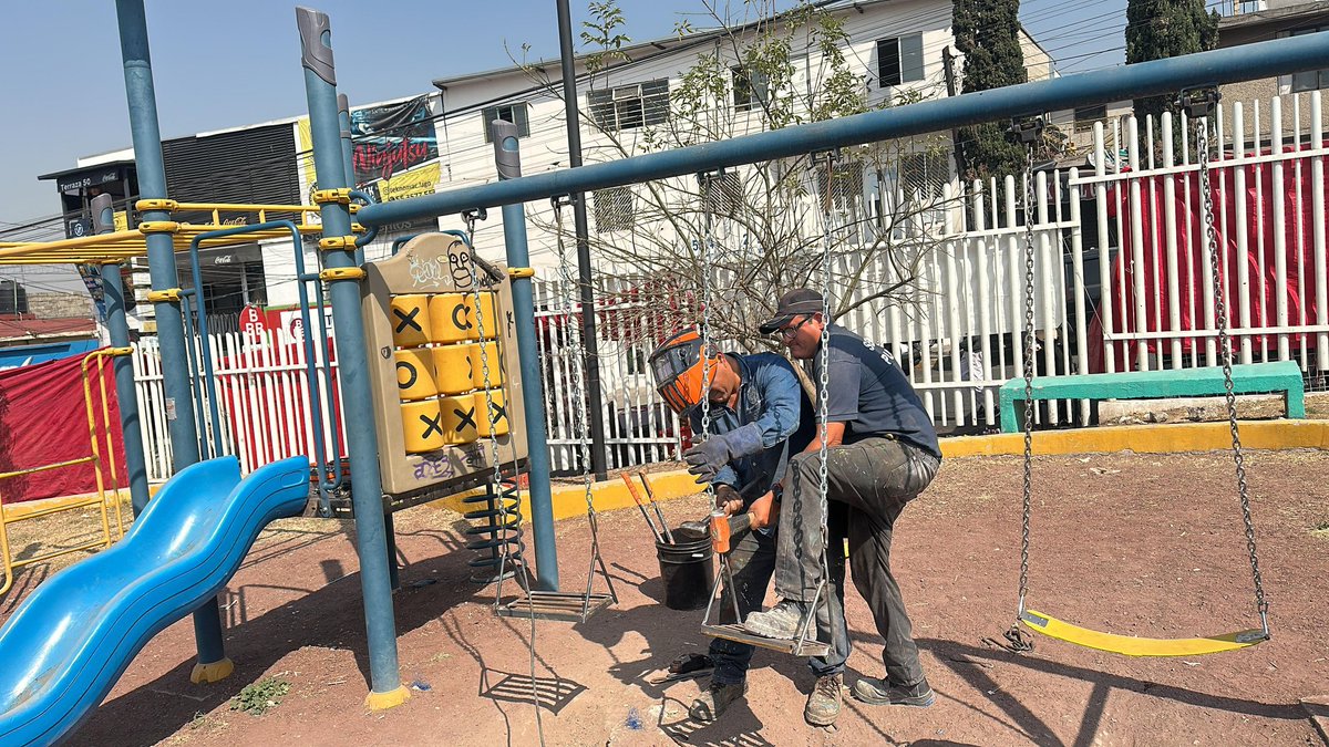 Juliusjg76's tweet photo. Todo el agradecimiento a #PepeJiménez de la subdirección de parques y jardines, por el apoyo para la realización del mntto de los juegos y canchas de basquet del parque ubicado en la col. Villa Jardín. 
#SigamosAvanzando
@GobAtizapan
@Pedro_RVillegas https://t.co/K0iZeC8u7Y