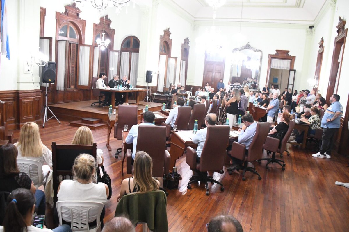El Intendente <a href="/BritosGuillermo/">Guillermo Britos</a> inauguró el Período de Sesiones Ordinarias 2026 en Chivilcoy

 databonaerense.com.ar/britos-inaugur… <a href="/MuniChivilcoy/">Municipalidad Chivilcoy</a>