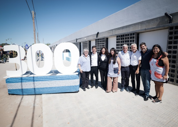 Kicillof inauguró el edificio educativo N°300 

Fue en el nuevo Polo Educativo de la localidad de El Pato, que comprende un jardín de infantes, una escuela de nivel primario y una de nivel secundario.

databonaerense.com.ar/kicillof-inaug…  <a href="/Kicillofok/">Axel Kicillof</a>