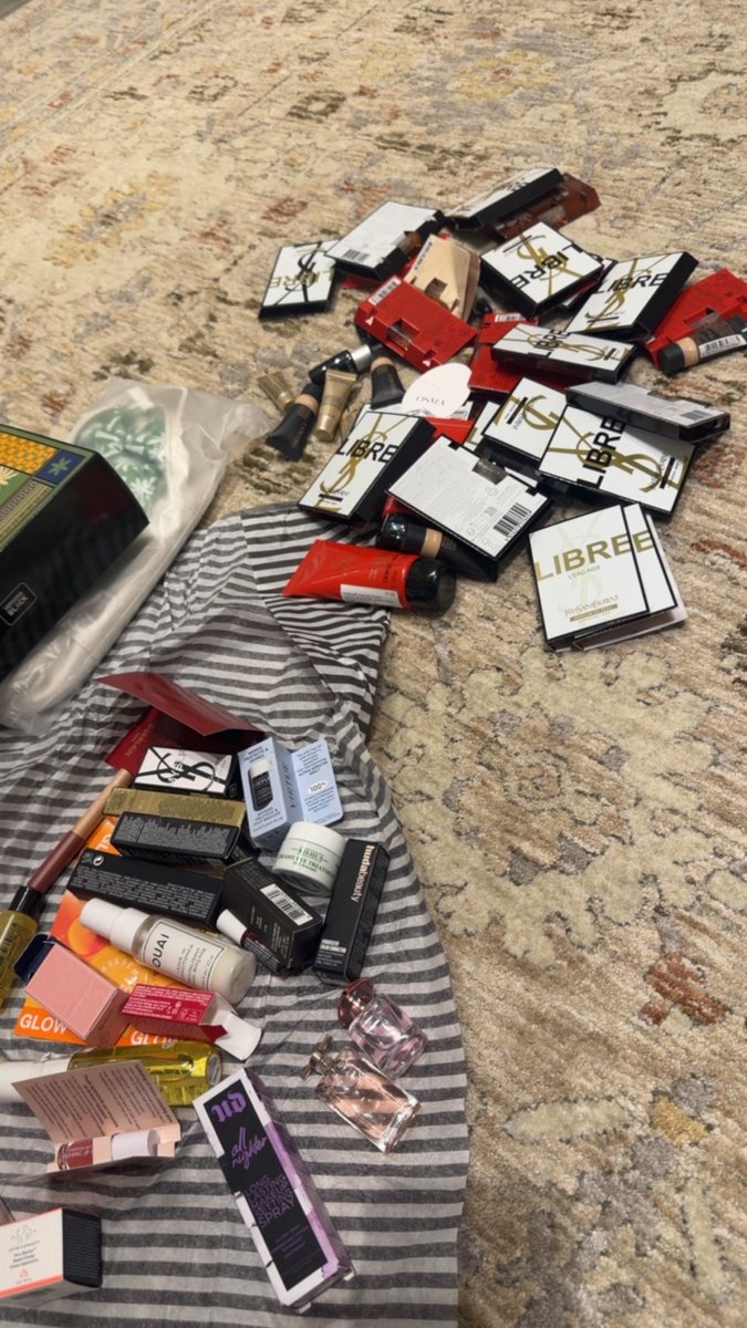 بنات الحسد بالدور هذي هدايا سيفورا لي✋🏻