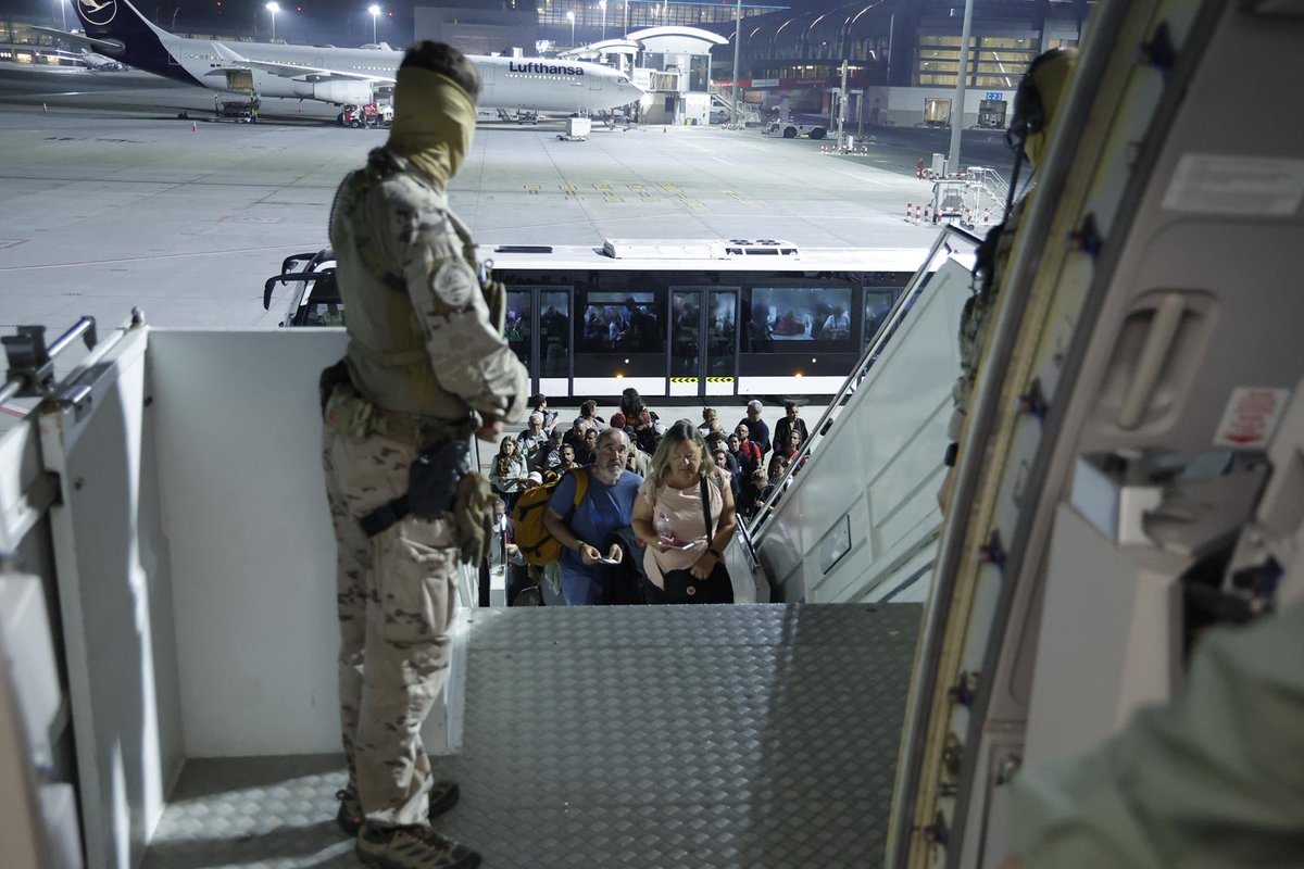 Regreso a España,  desde Omán, en el Airbus 330 TK.24 del Ejercito del Aire y del Espacio.
El éxito de la operación, bajo control operativo del #MOPS, ha sido posible gracias a la colaboración de las Fuerzas Armadas 🇪🇸 con las administraciones del Estado, siempre al servicio de