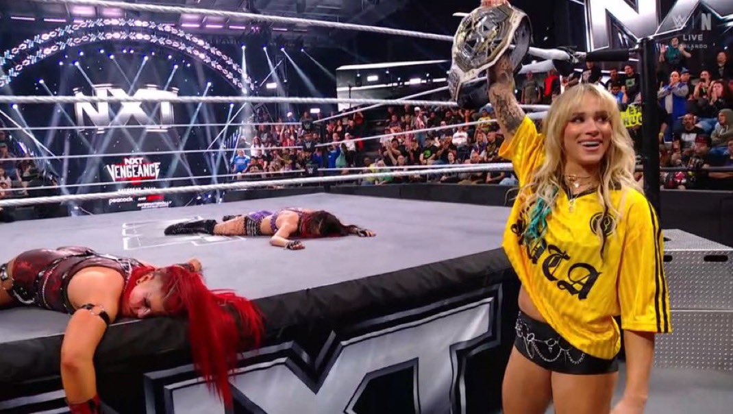 junkiespod's tweet image. NXT = chaos heading into #VengeanceDay.

🔥 Jacy Jayne vs Zaria for the NXT Title
🔥 Myles Borne vs Ethan Page (impromptu title match)
🔥 Blake Monroe &amp;amp; Jaida Parker face-to-face

Full  #AEWDynamite preview.

⏰ 7pm EST

 Pull up a seat. 🎙️

#WrestlingJunkies #RoadTo10K