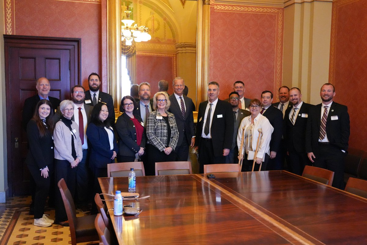 LeaderJohnThune's tweet image. Enjoyed meeting with members of the Dakota Credit Union Association during their visit to Washington, D.C.