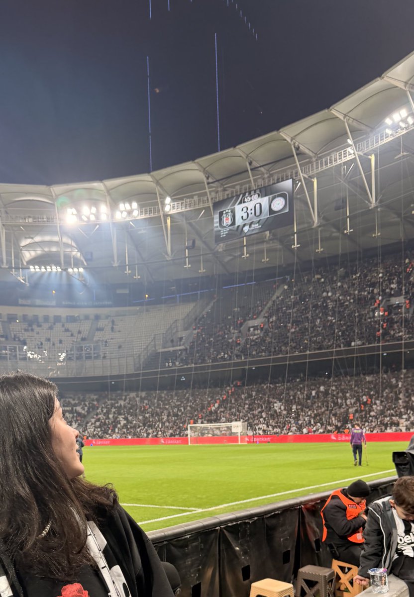 keveeers's tweet photo. Sanırım galatasaray avrupa fatihiymiş öyle diyorlardı sürekli 
biz de anlamadık beşiktaş taraftarını https://t.co/DBojaTxx9B