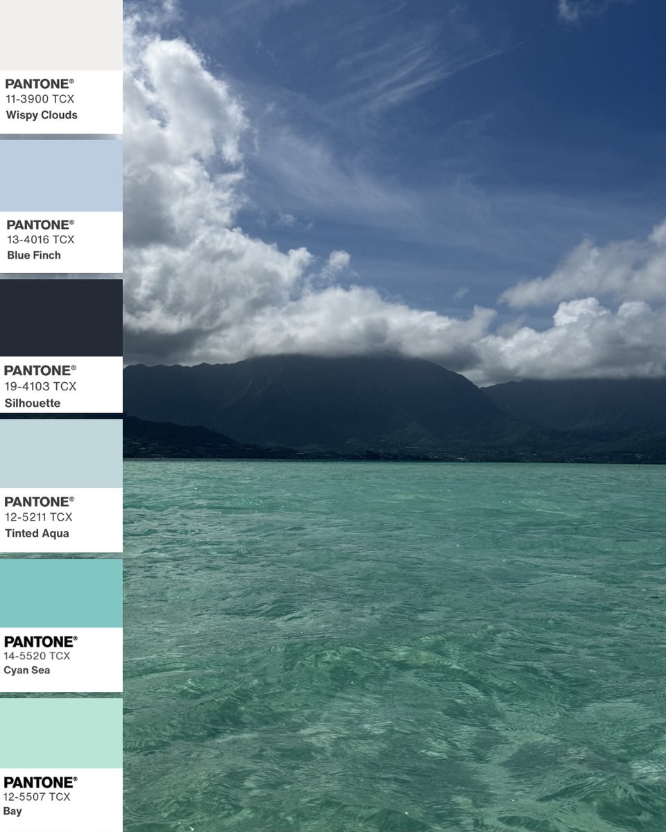 cptbruce_hi's tweet photo. A coastal color story 🌊☁️
Soft cloud whites drifting into endless island blues, grounded by deep mountain silhouettes and layered over crystal-clear aqua waters.
When the sandbar looks like it was painted, not photographed. ✨
#sandbar #oahu #traveltips #hawaii #bucketlist https://t.co/m69dPKigt7