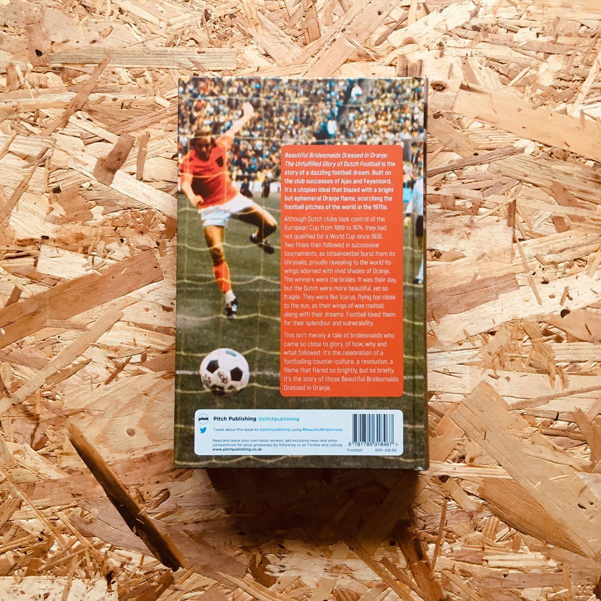 𝐑𝐄𝐒𝐓𝐎𝐂𝐊 | BEAUTIFUL BRIDESMAIDS DRESSED IN ORANJE by <a href="/All_Blue_Daze/">Gary Thacker</a>

🇳🇱 The story of Dutch football and the 1974 and 1978 World Cups.

<a href="/BridesmaidsIn/">Beautiful Bridesmaids Dressed in Oranje</a> <a href="/PitchPublishing/">Pitch Publishing 📚 Sports Books</a>

🛒 stanchionbooks.com/products/beaut…