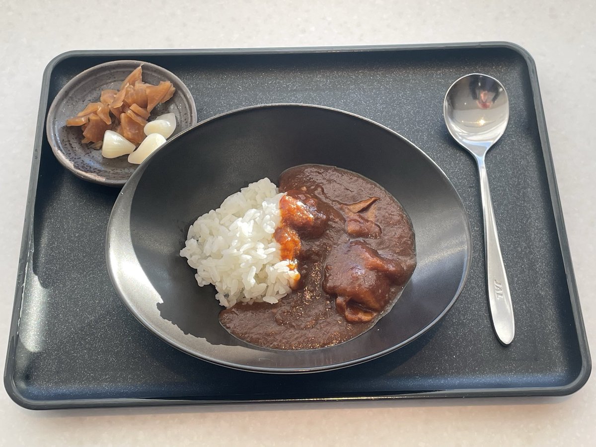 ca_z_oo's tweet photo. ご無沙汰すぎですが、生きてます。
国際線は多分4年ぶり。
とりあえずカレー🍛食べます。

#JAL
#JALファーストクラスラウンジ
#JALカレー
#JAL寿司 https://t.co/MVZ2hO25FV
