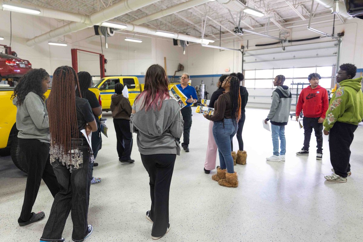 PittCC's tweet photo. 🔧🚗 Students from E.B. Aycock got a hands-on look at the future during their visit to Pitt Community College’s Automotive and Building Construction programs!

@PCS_NC @greenvillenccoc

Learn more about these programs:
https://t.co/qMTPpnbz2s #pittcc https://t.co/vuq9FUEzAN