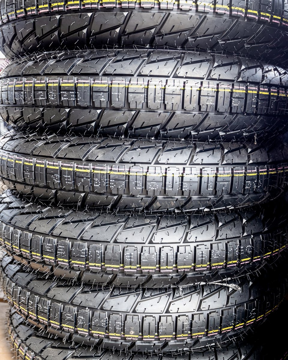 RideDunlop's tweet photo. The 2026 @americanflattrack season starts tomorrow at @daytona 🌴🏁

Lots of changes, but one thing is consistent: @ridedunlop DT4 💪

#RideDunlop #DT4 #FlatTrack #AFT https://t.co/2oYRurzhSJ