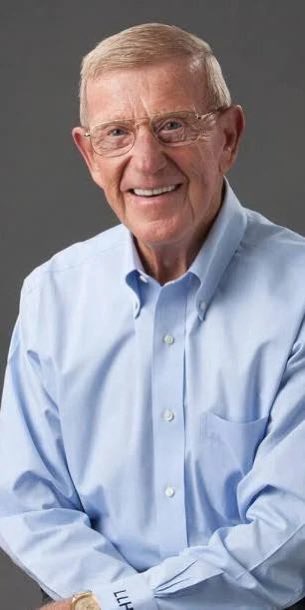 YoAdrienne1968's tweet image. RIP Lou Holtz 😢🙏🏻 
My favorite Fighting Irish coach ☘️❤️