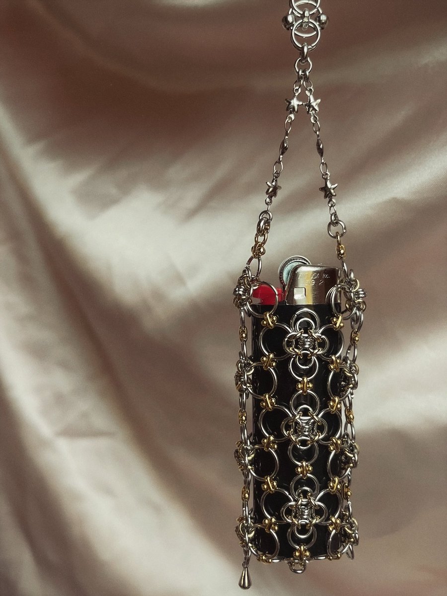 a little mixed metal chainmail lighter holder i made my love for valentine’s day 🌟💌⚔️ 

definitely want to start making more functional chainmail pieces like this