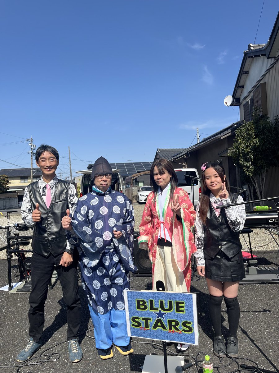 showaBLUESTARS's tweet photo. 2026.3.1墨俣つりびな小町めぐり応援LIVE今年も、お雛様コスプレで歌いました〜！！強風でパプニング少々ありましたが、野外ライブあるあるです！！🤭
墨俣つりびな小町めぐりスタッフの皆様、観光客の皆様、ご観覧、手拍子ありがとうございました！！
#墨俣つりびな小町めぐり　#大垣市　#墨俣町 https://t.co/FjmqcBNoj0