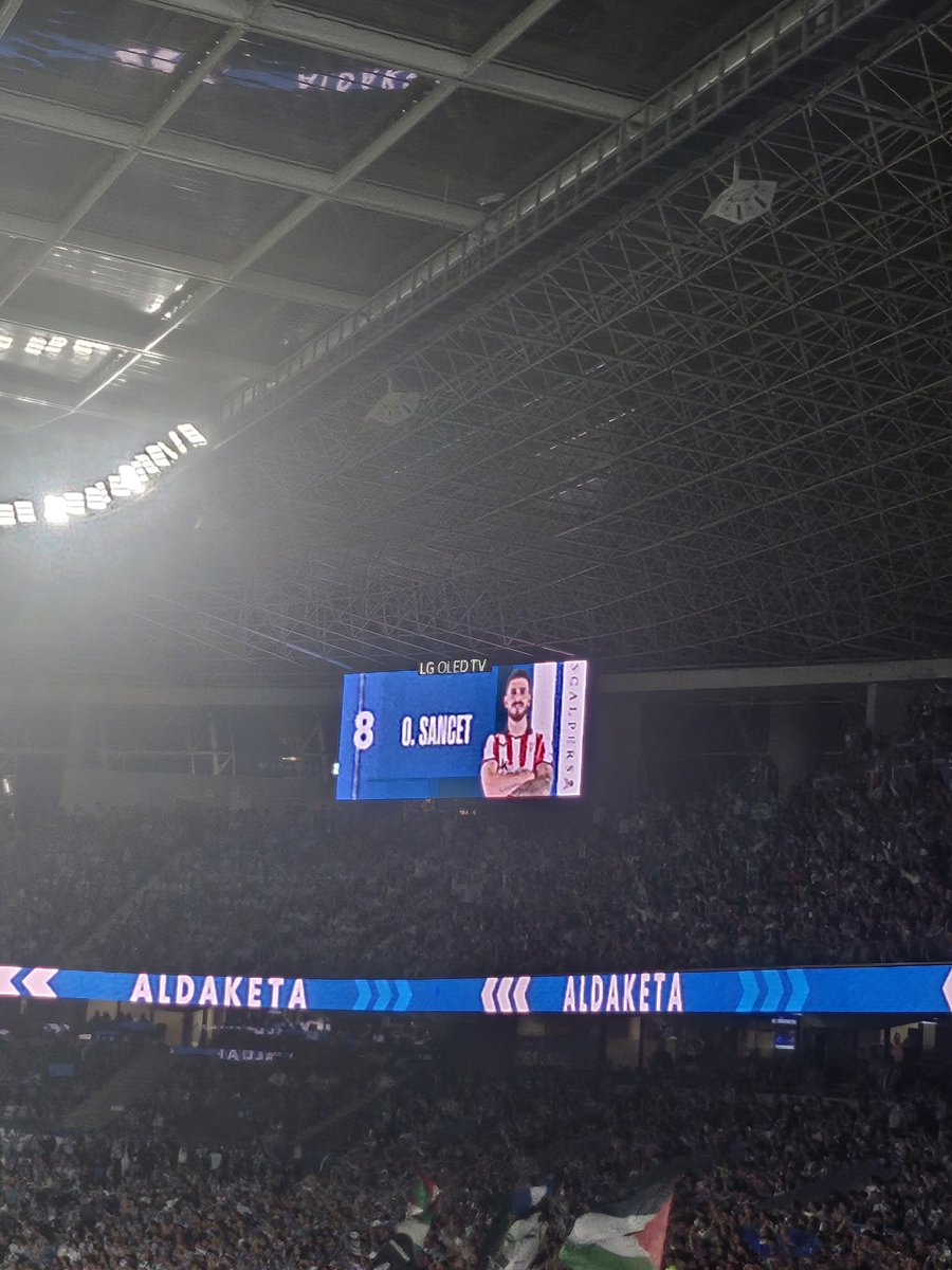 De verdad vamos a pasar a la Final sin este tío en el campo? Alguien lo entiende?