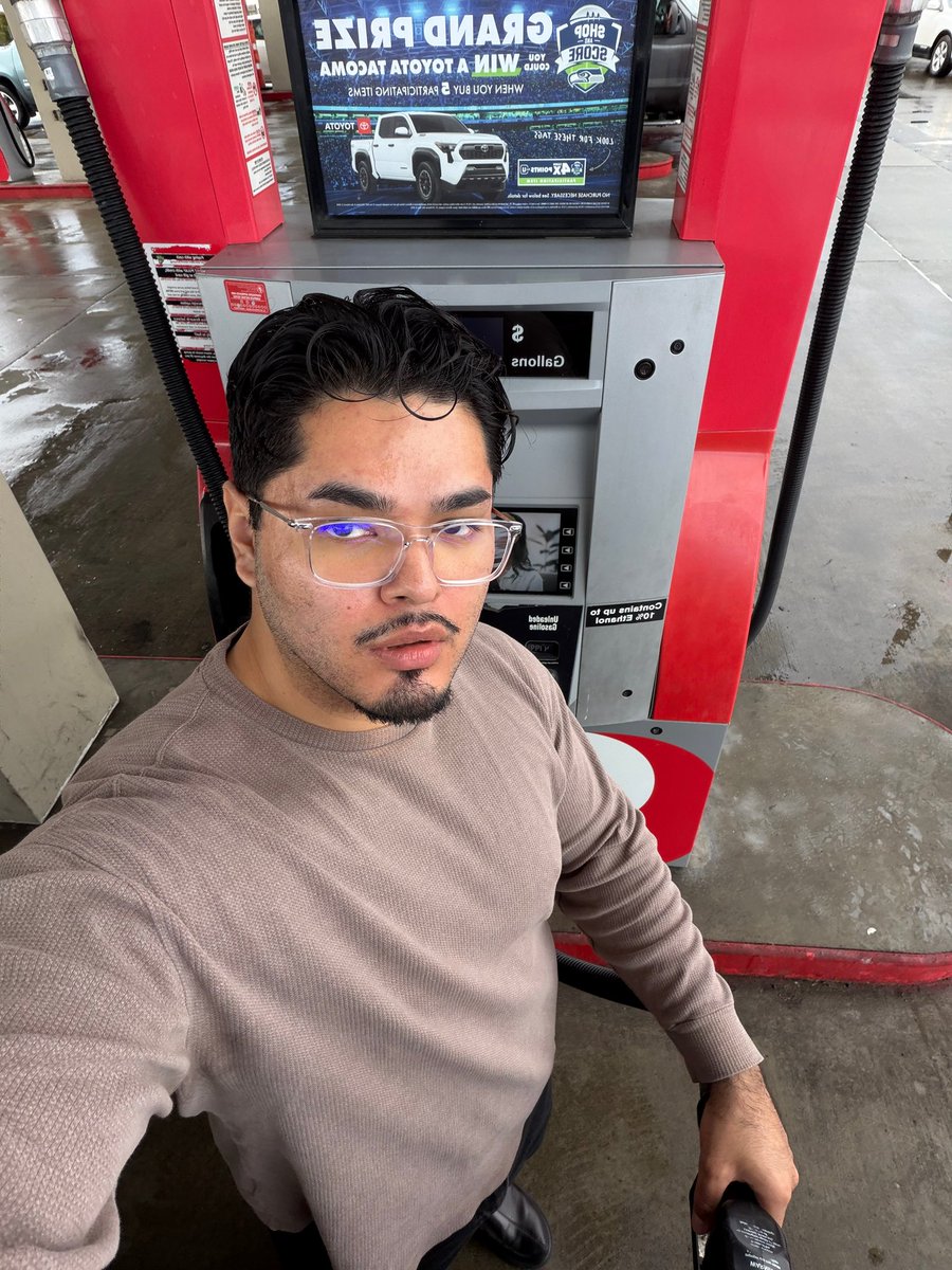 alex tweet media