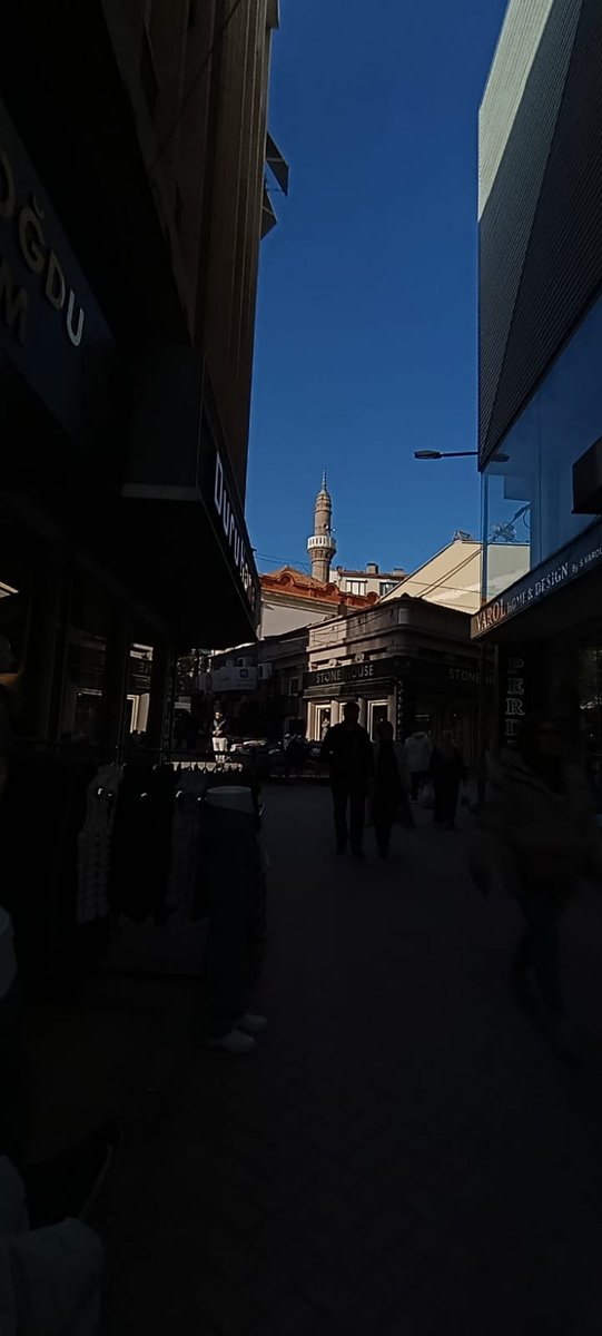 الله مع الصابرين.
Şüphesiz Allah, Sabredenlerle beraberdir.