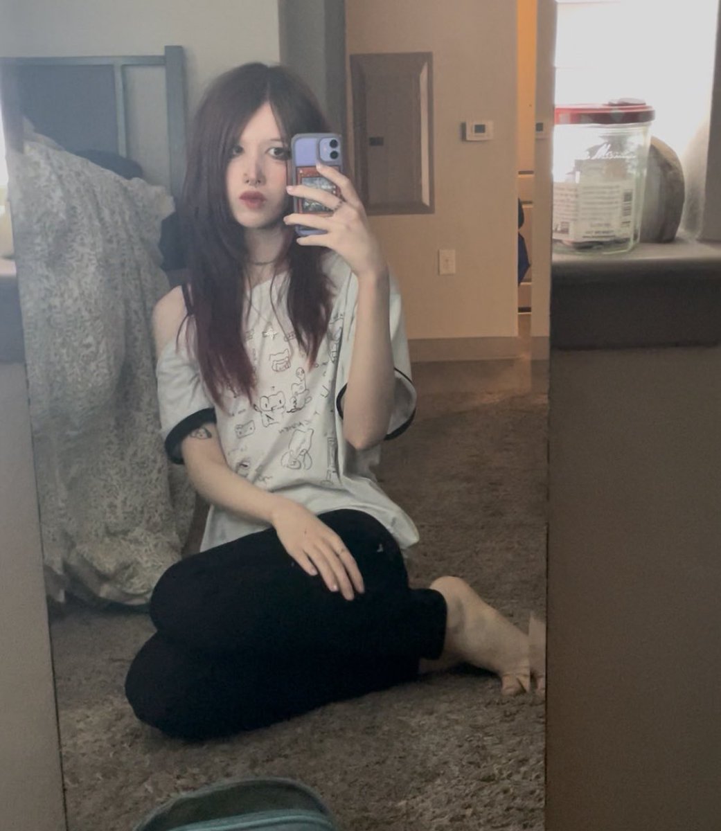chloe 💀🌹⏳ tweet media