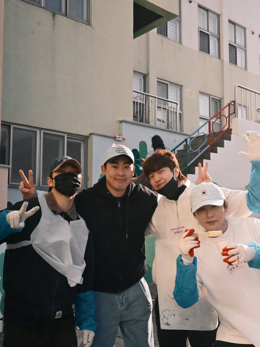 ░L░U░C░I░D░ tweet media