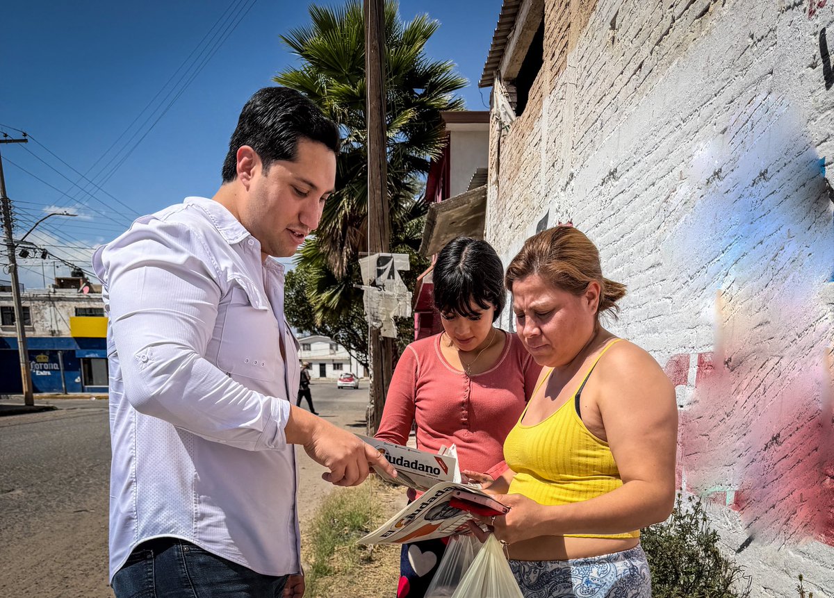 Fosfo gira, rodeado de mujeres y trabajadores de la colonia Domingo Arrieta, gracias por recibirnos a escuchar nuestros logros y propósitos como alternativa; de pasada nos echamos un taco con doña Jenny.

Seguiremos recorriendo Durango.
