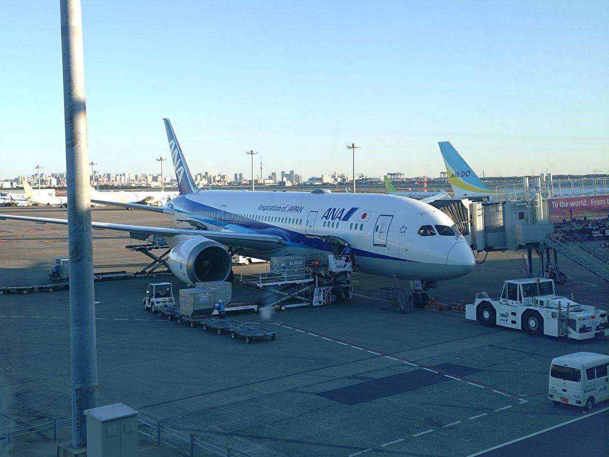 yoshib_'s tweet photo. また少し旅に出ます

#移住の地を求めて #羽田空港
#ANA #全日空 #心を癒す旅 https://t.co/UuJgXGXErK