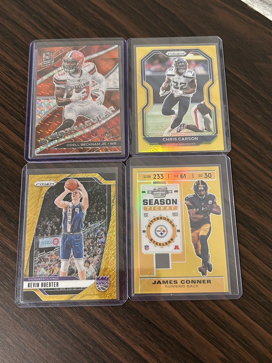 dgwill33's tweet photo. The @RizzCards golden mystery quest packs came in today. Awesome deal and all are /10! https://t.co/T1J384xpyr