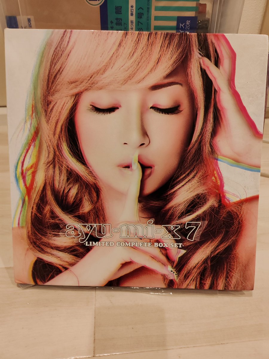 ayu-mi-x 7 -LIMITED COMPLETE BOX-の ジャケットと ポーズが少し似