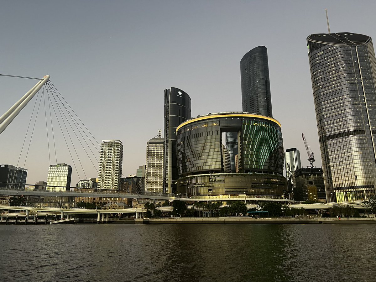 OliviaQLD's tweet image. I took a CityCat yesterday evening from Newfarm to Southbank and it was so beautiful on the river at that time of day 👌
The last pic was from the new foot bridge to the casino. Love #Brisbane 💖